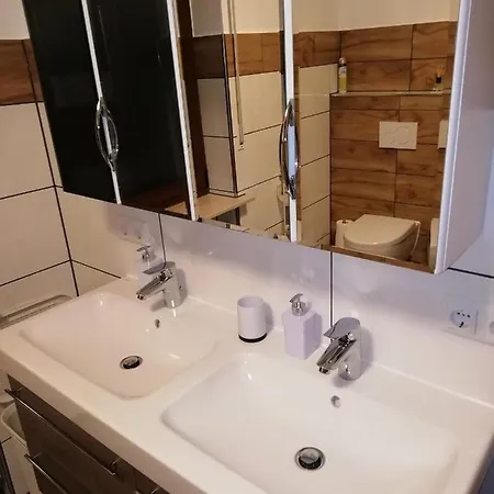 At Lägenhet *